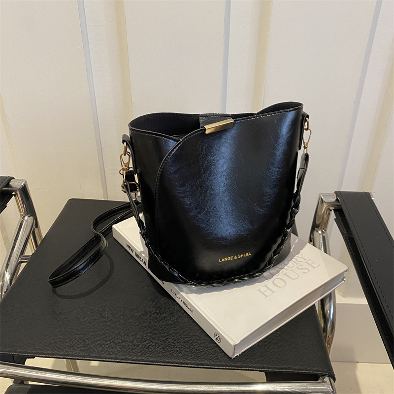 Niche Zhong bolso de brazo para mujeres 2024 nuevo otoño invierno textura alta Maillard viaje bolso de hombro bolso de balde