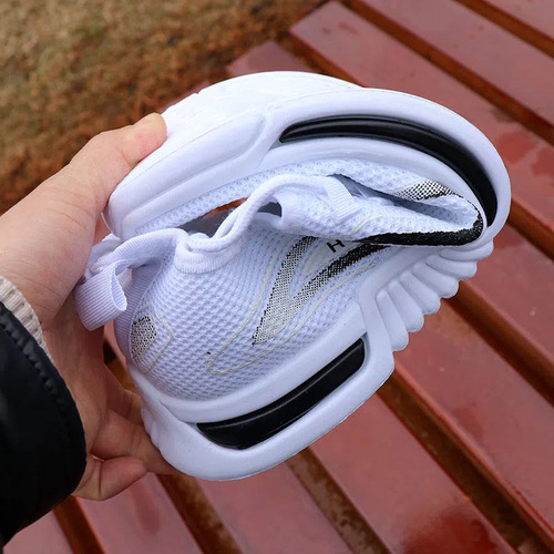 New casual sports shoes for men, fashionable and versatile, trendy Korean version soft-soled running shoes, foreign trade soft-soled breathable coconut shoes