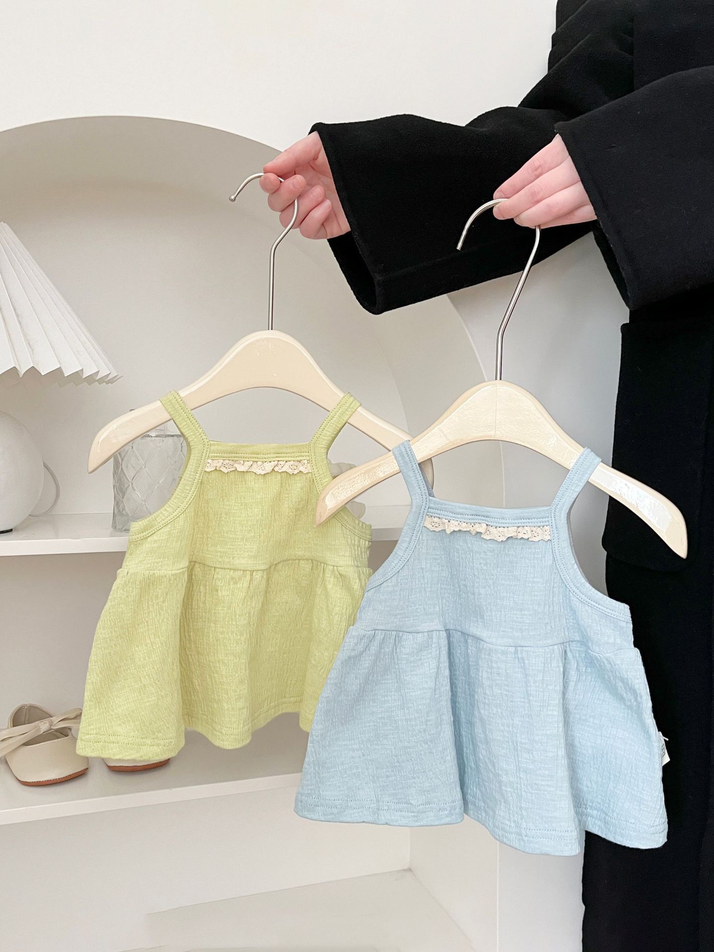 Chaleco de estilo occidental para bebé femenino 2025 nuevo verano dulce niña delgada niños lindo y fresco cabestrillo exterior