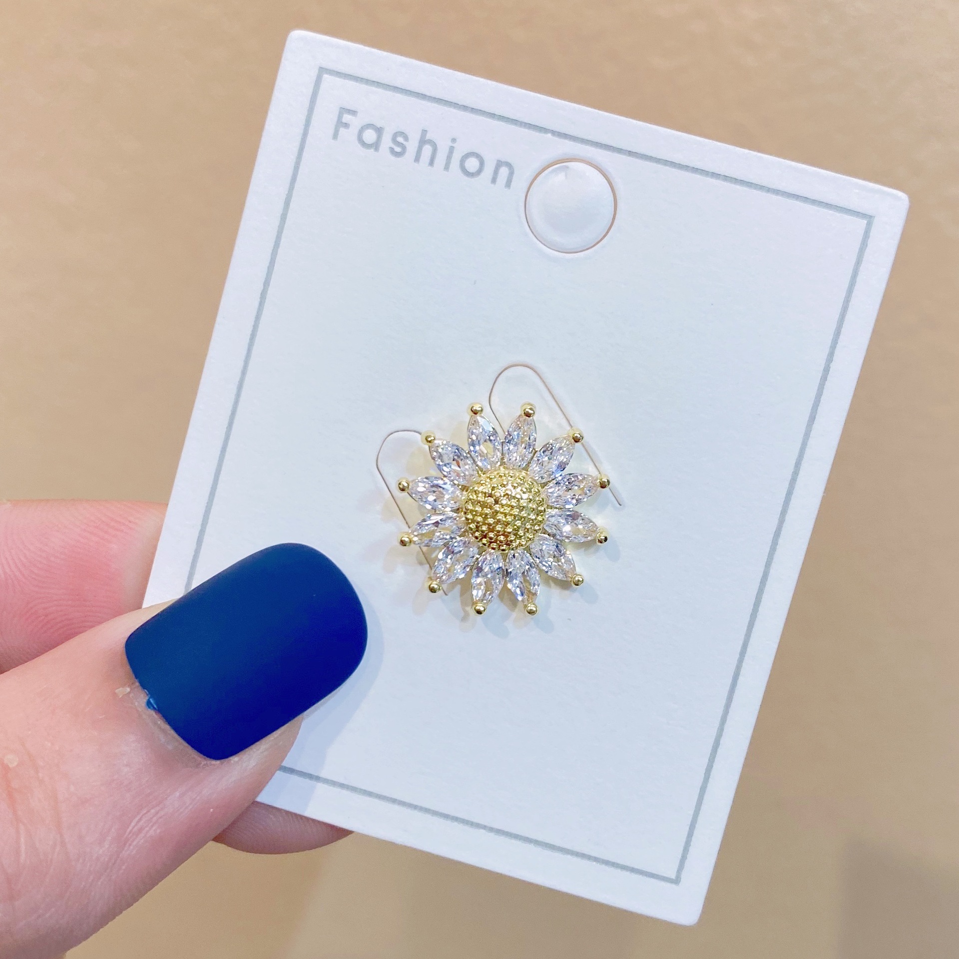 Cardigan pin hebilla japonés lindo ropa fija broche decorativo mujer anti-exposición hebilla artefacto Escote de alta gama de lujo