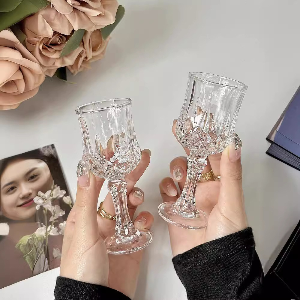 Mini copa de vino de pie alto para niñas, vidrio casero lindo, copa de vino blanco de un bocado, atmósfera avanzada, copa de vino de frutas dulces