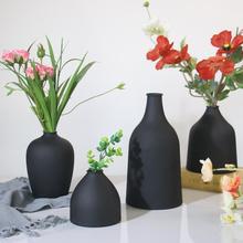 現代簡約家居客廳裝飾擺件北歐黑色白色鐵藝一體插花花瓶花桶花器