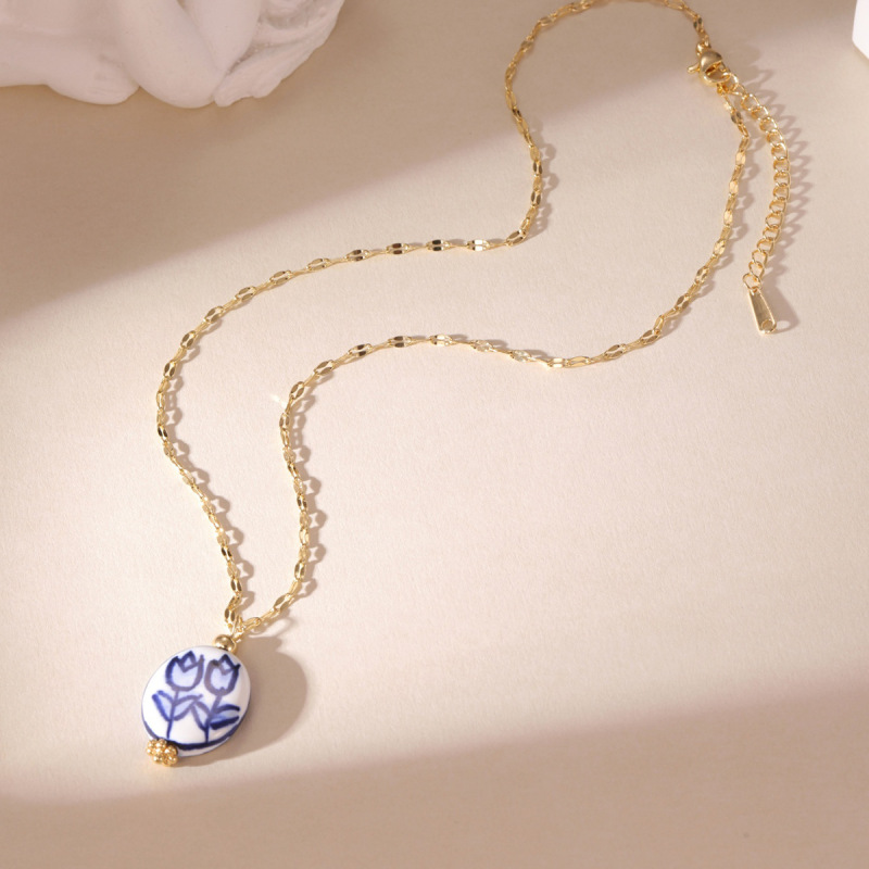 新しい中国風のレトロな青と白の磁器ペンダント女性の愛の花セラミックネックレスステンレス鋼チェーントランスボーダーホット販売卸売|undefined