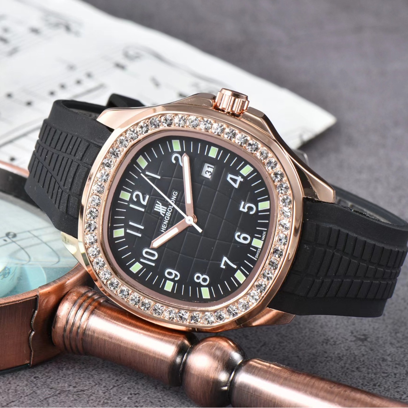 New Hot Selling Square Nautilus Quartz Watch Fashion Classic Diamond Set Silicone Watch Watch_voghion.com
