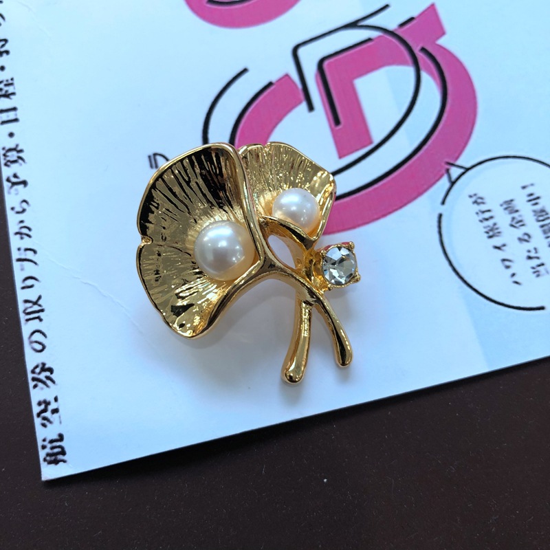 Electroplated Real Gold Turquoise Black Stone Cute Animal Drip Glazed Enamel Straw Hat Brooch Plant Leaves Pearl Pin display picture 1