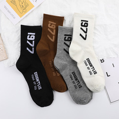 韓版休閒潮流運動襪 1977字母刺繡時尚休閒襪 柔軟吸汗休閒中筒襪