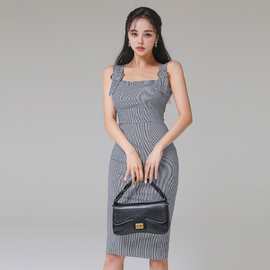 收腰轻奢格子背带包臀性感连衣裙2023韩版夏季气质显包臀修身洋装