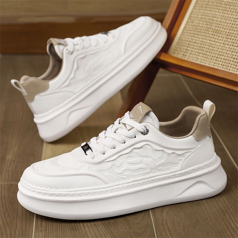 Verano 2025 nuevos zapatos de hombre pequeños zapatos blancos de moda masculina versátil estilo coreano cómodos zapatos deportivos casuales