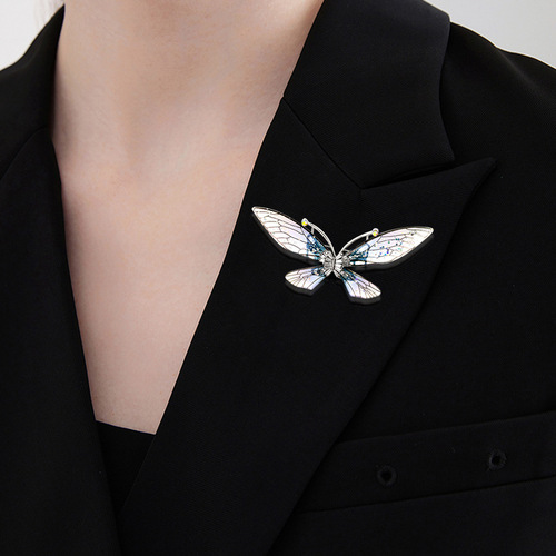 Colorful Rhinestone Transparent Wing Butterfly Brooch with a Premium Touch  
Insect-Shape Pin, High-End Cardigan Corsage, Fashion Accessory