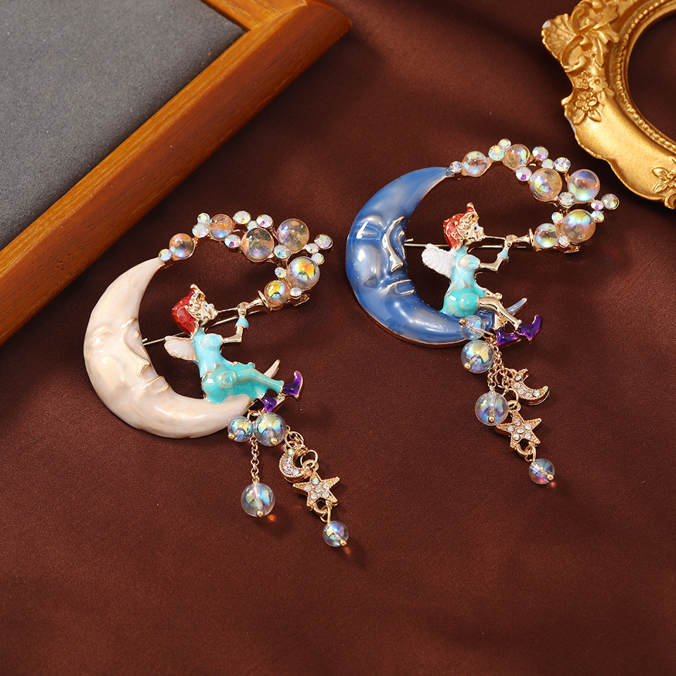 Retro Cartoon Character Moon Alloy Enamel Inlay Rhinestones Women's Brooches display picture 4