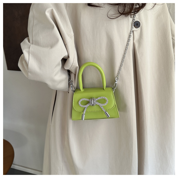 Alta textura estilo Chanel color sólido arco pequeño cuadrado bolso de las mujeres 2023 invierno nueva cadena crossbody del hombro