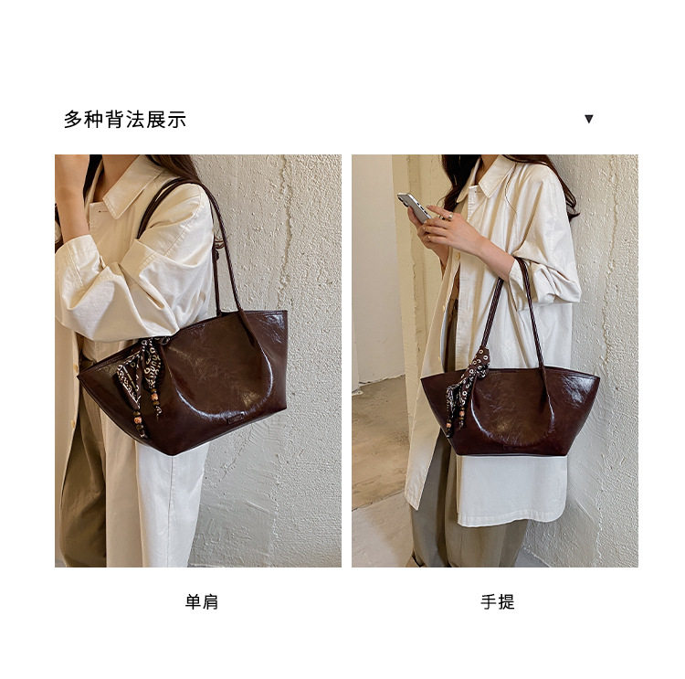 Túi tote nữ đeo vai thiết kế tối giản dáng shopping cỡ lớn — Cà phê màu lụa miễn phí khăn, Khăn lụa đen, Nâu lụa miễn phí khăn, Màu cà phê với khăn lụa chi tiết 7