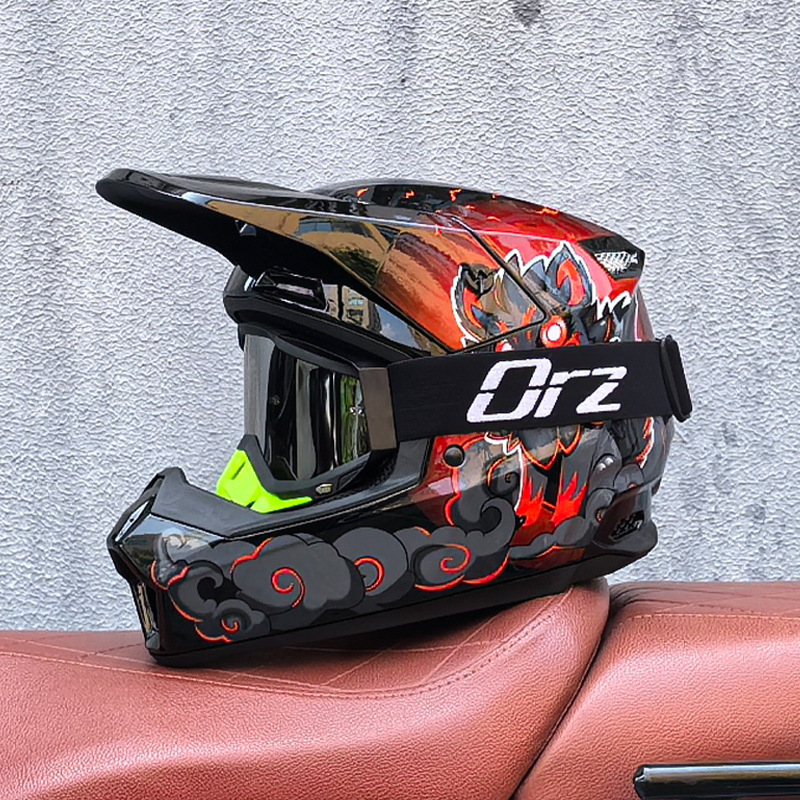 Casco todoterreno Casco de coche eléctrico Casco de rally para hombres y mujeres Casco de batería de descenso de velocidad de bicicleta de montaña Casco completo ORZ