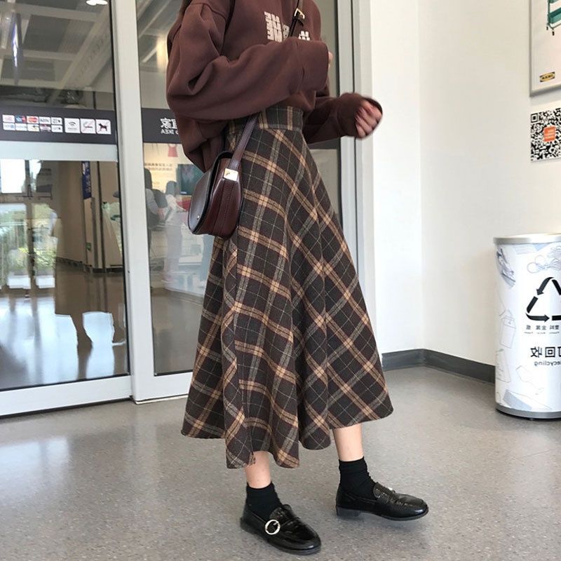 毛呢格子半身裙女秋冬新款宽松复古英伦风中长款高腰包臀字长裙