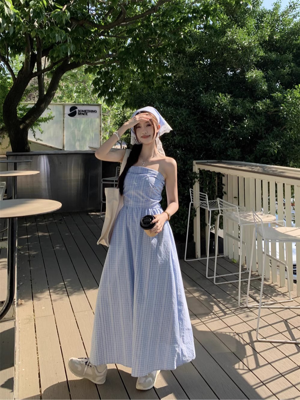 【オリジナルの作り方】青いチェック柄の胸のストラップのワンピース女性の夏のフランス感は腰を収めて痩せて見えるスカートです。