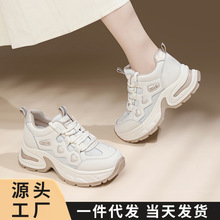 一件代发秋冬百搭休闲增高2025新款设计感通勤软底厚底小白鞋女鞋