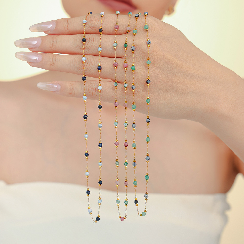 Collana a strati minimalista con catene delicate da donna_voghion.com