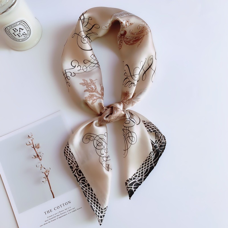 Primavera y verano nueva bufandas de seda impresa profesional bufandas de seda imitación para enviar a la madre 70 bufandas de seda al por mayor