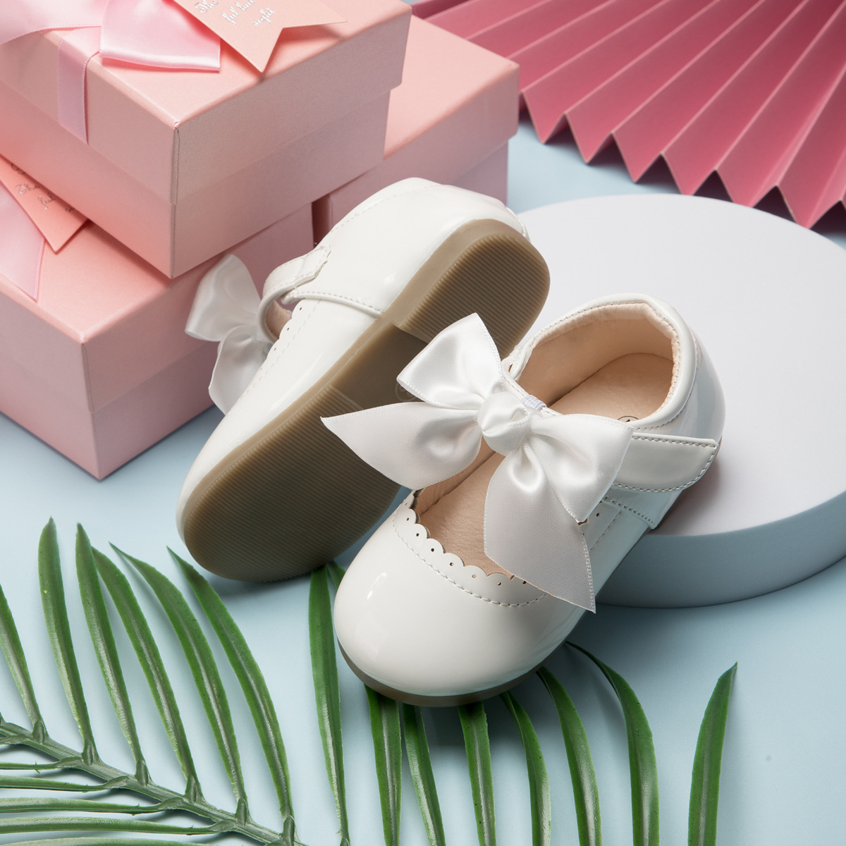 Flat Heel Height Round Toe Toe Type Women's Fashion Solid Color Patent Leather Round Toe