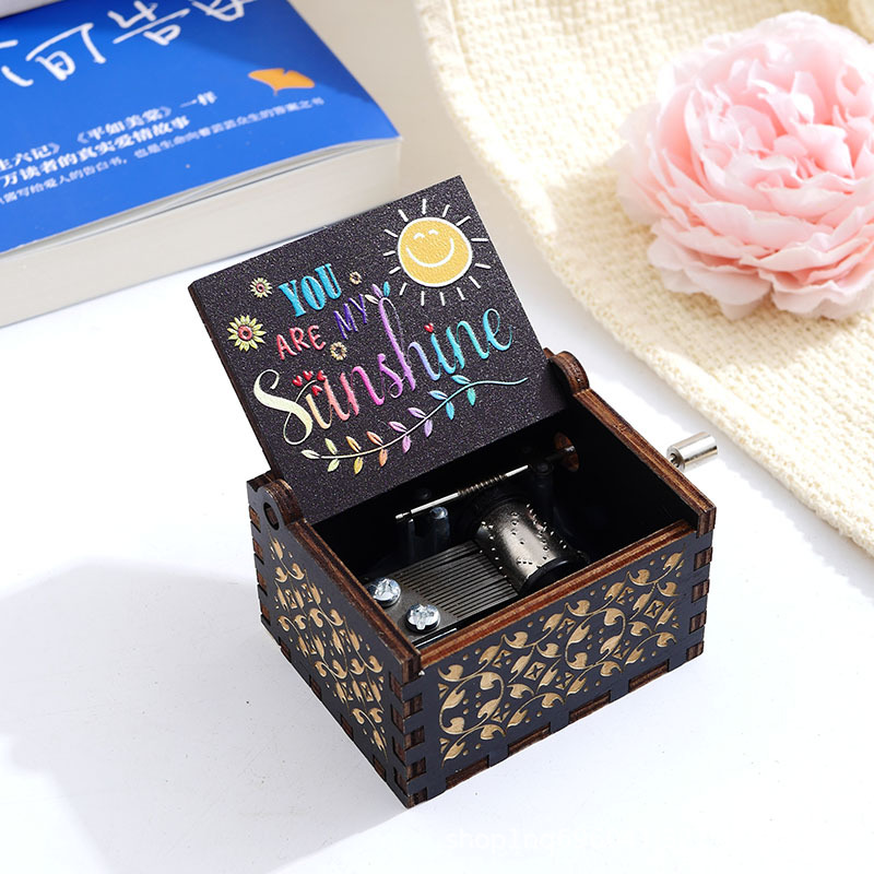 Caja de música de madera Caja de música de manivela tallada vintage Caja de música de madera Impresión en color UV transfronteriza Eres mi sol