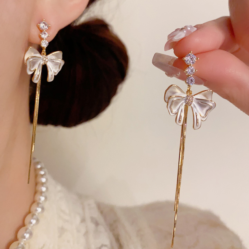 Korean elegant fashionable white universal earrings with bow
