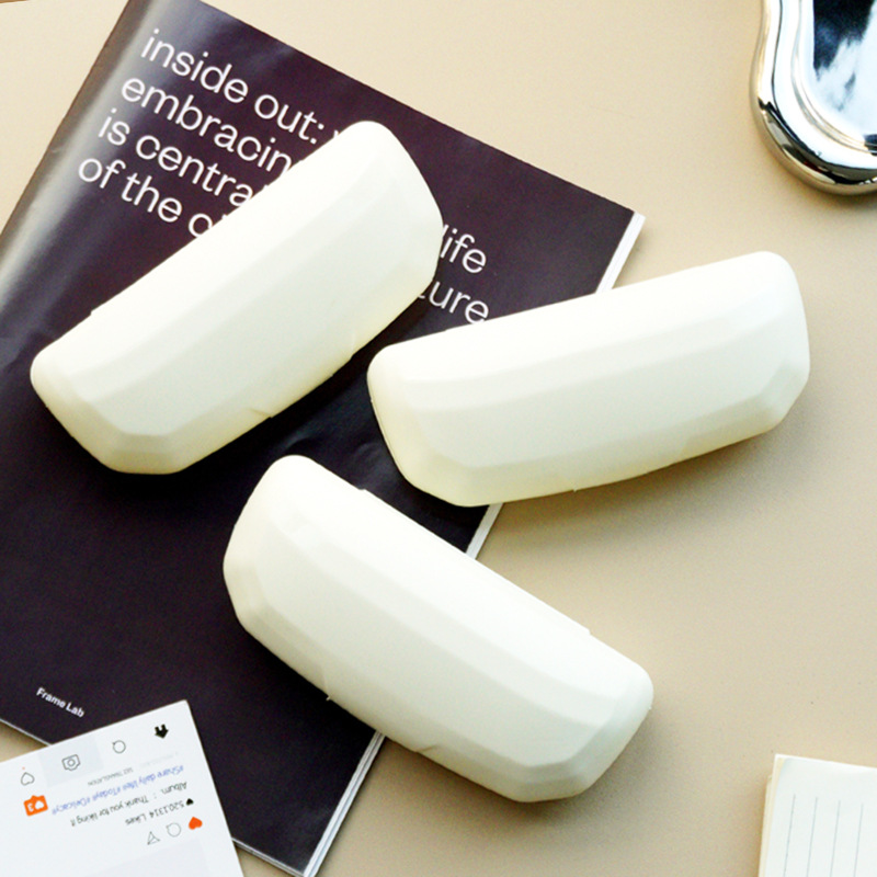 Caja de gafas de plástico blanco crema de alta calidad Inswind Caja de almacenamiento de alto valor facial Caja de gafas de miopía Caja de gafas anti-presión