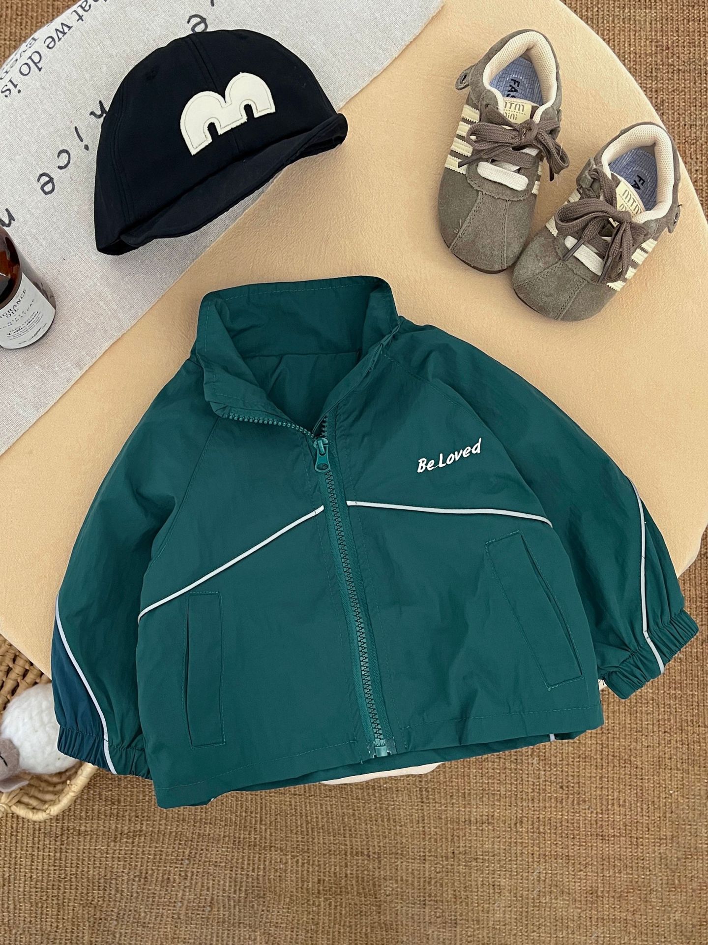 Chaqueta con capucha para niños Chaqueta para niños de primavera y otoño 2025 nueva chaqueta casual fresca y atractiva ropa de protección solar top de moda image 6