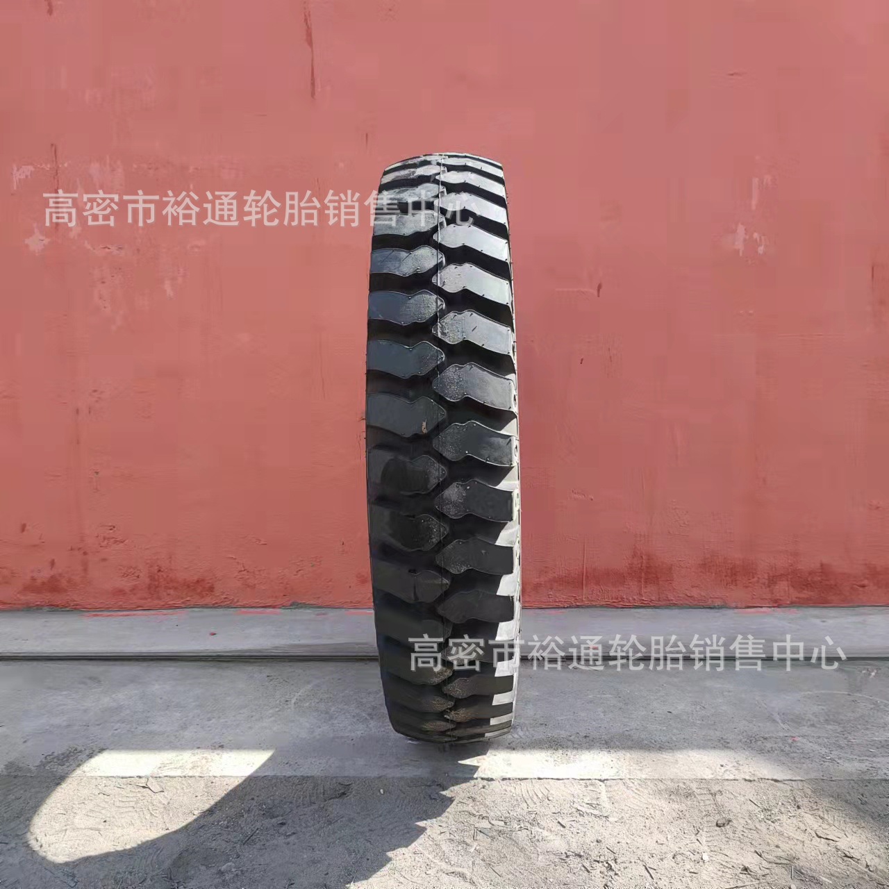 工程矿山自卸卡车轮胎10.00-20 矿山两大块加深花纹轮胎11.00-20