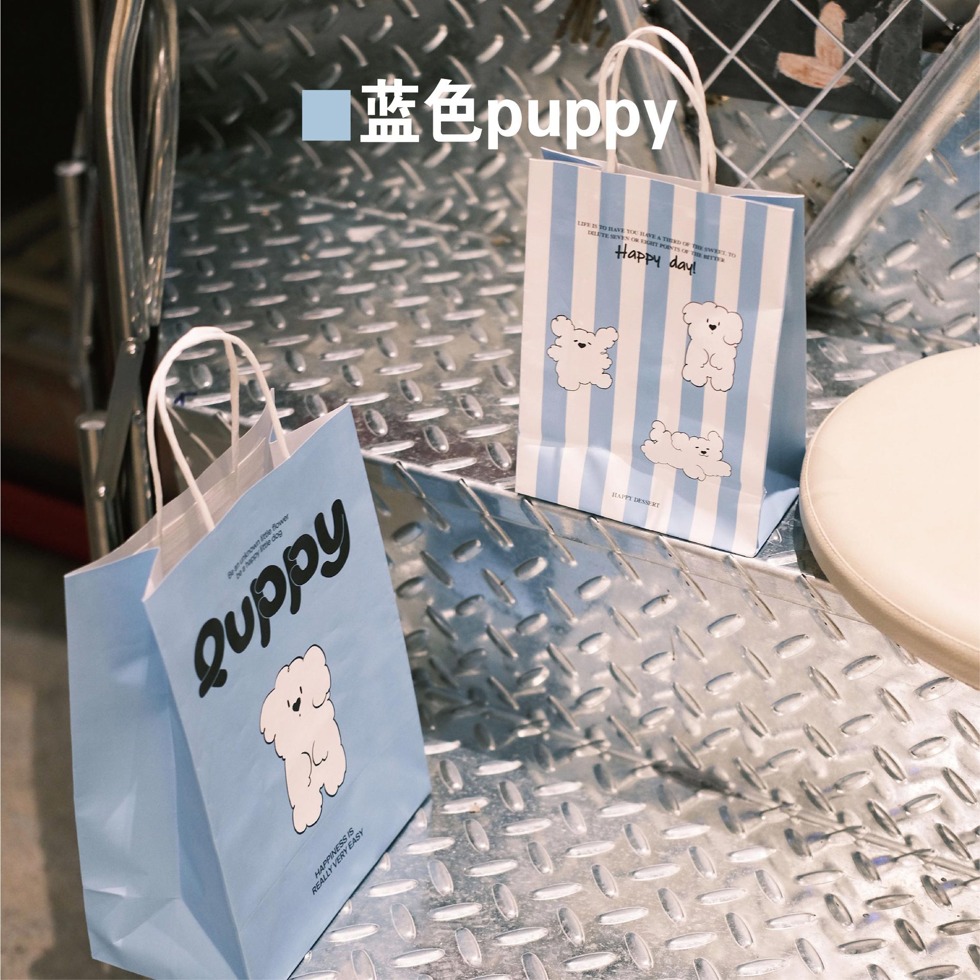 子犬柄防水ハンドバッグ、ミルクティー、コーヒー、ベーキング用包装袋、紙袋、漫画風、小年デザイン