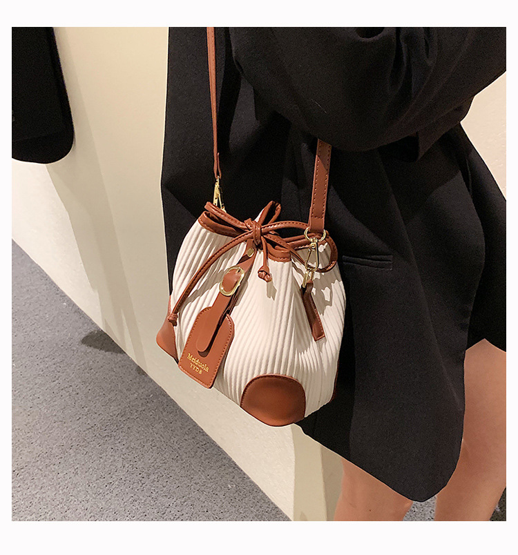 Fashion Contrast Color Stitching Striped Fold Bucket Shoulder Bag Wholesale Nihaojewelry display picture 8