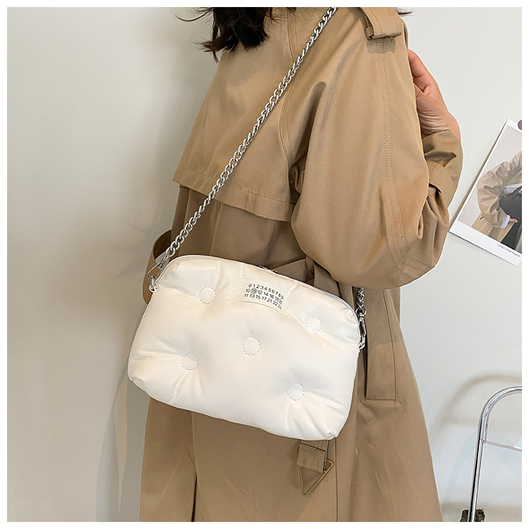 Cross-border Autumn Leisure Western Style Cotton Coat Bag 2021 New European And American Simple Retro Shell Bag Chain Shoulder Bag For Women display picture 10