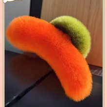 仿獭兔毛女士盘发抓夹气质毛绒鲨鱼夹后脑勺盘发高级感毛绒抓夹