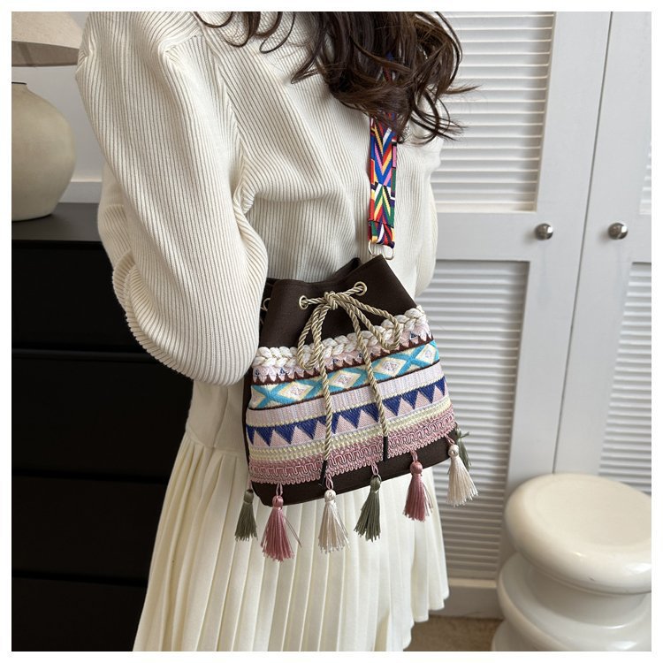 Women's Medium Canvas Geometric Ethnic Style Tassel String Bucket Bag display picture 31