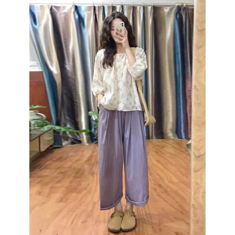 女性用の大きいサイズの夏服、太った部分をカバーしてスリムに見せる花柄シャツ、紫色のパンツ、ファッショナブルなツーピースセット|undefined