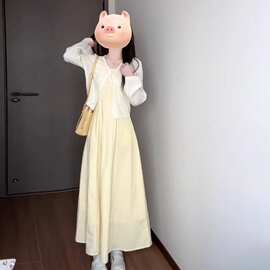 今年流行法式黄色吊带连衣裙子女新款气质穿搭套装长裙