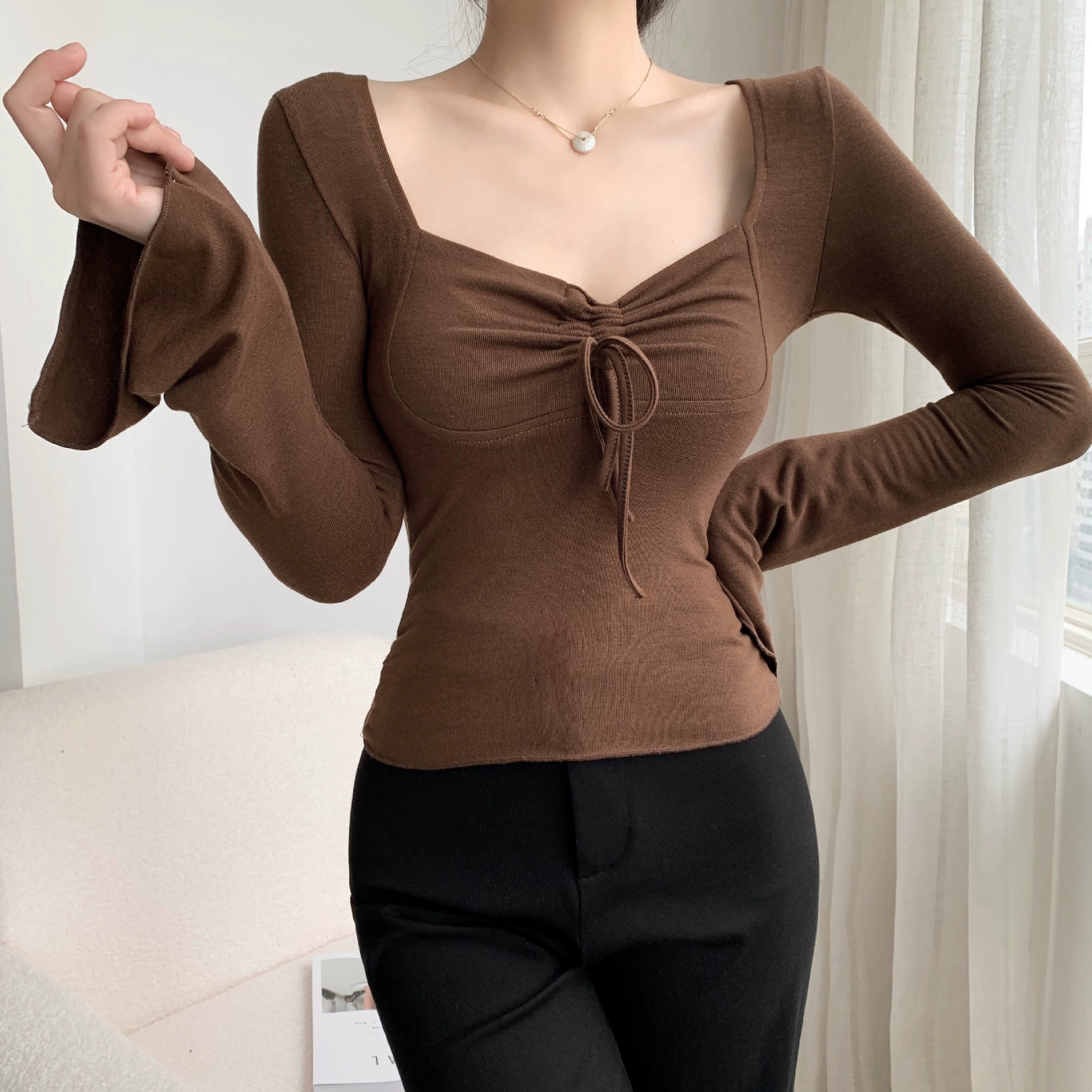 Дизайн цвета длинный рукав, короткий мегафон, тренд сезона, slim fit, шнуровка