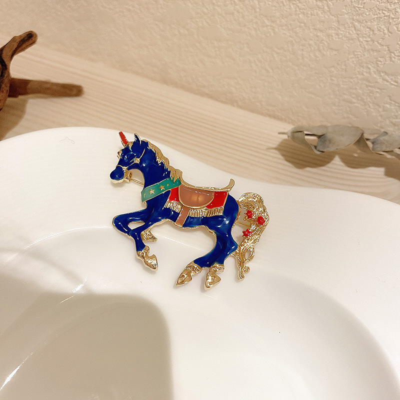 Vintage Enamel Horse Brooch for the Zodiac Year, Retro High-End Suit Pin, Fashionable Versatile Accessory for Women