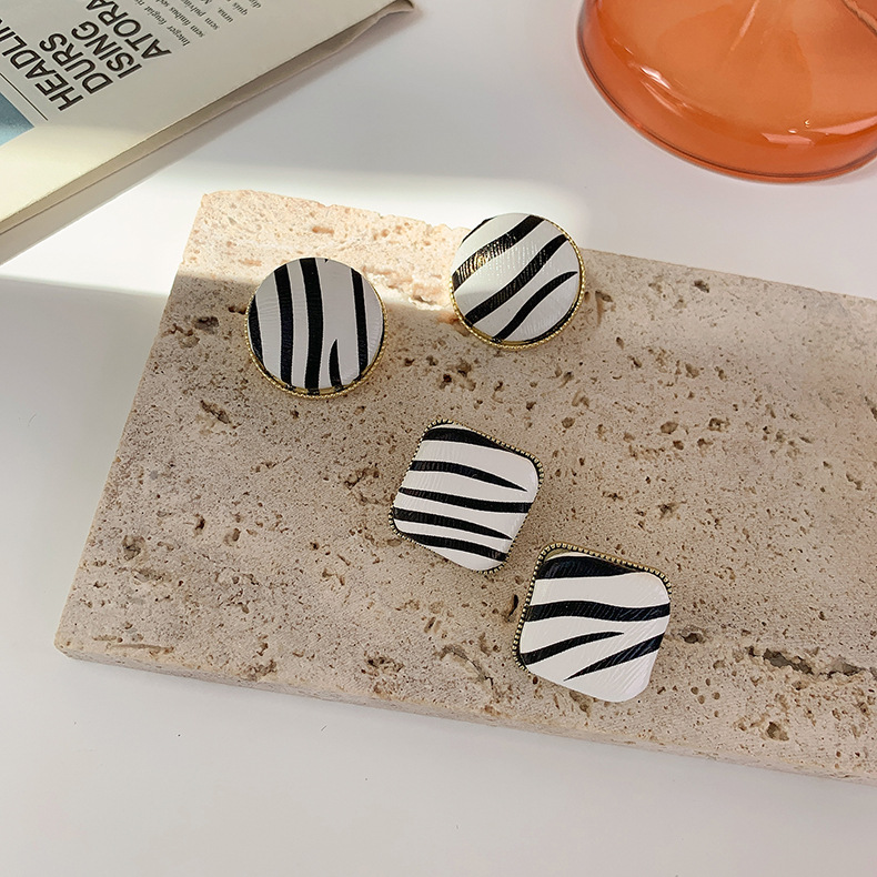 Black White Zebra Pattern Round Square Stud Earrings Wholesale Nihaojewelry display picture 2