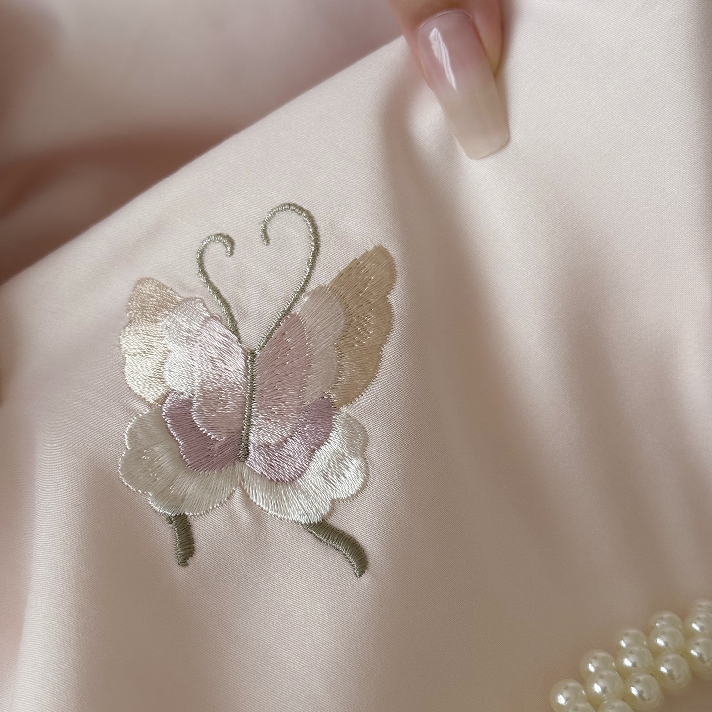 Elegant Embroidered Four-piece Cotton Bedding Set For Bedroom_voghion.com