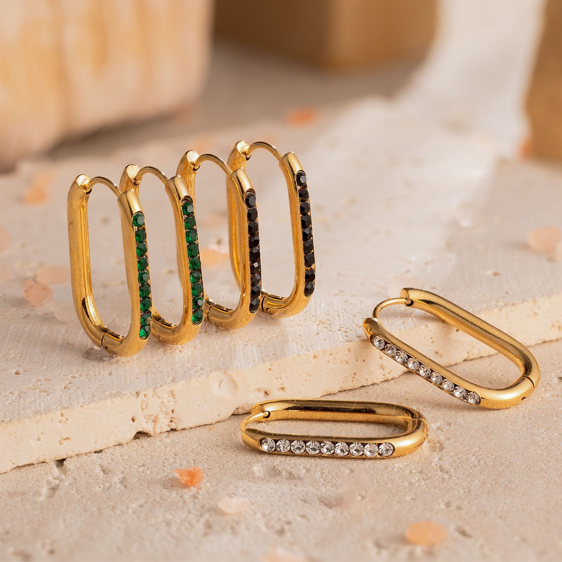 Europa y los Estados Unidos lujosos aretes de diamantes de acero inoxidable geometría moda femenina aretes de estilo universal aretes de diseño de temperamento simple aretes