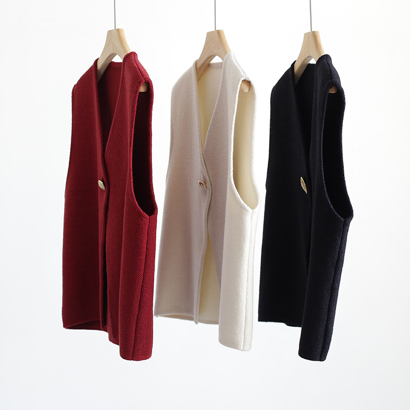 Autumn and winter static luxury old money style V-neck gold thread one button knitted vest solid color all-match sleeveless waistcoat outer wear Autumn and winter static luxury old money style V-neck gold thread one button knitted vest solid color all-match sleeveless waistcoat outer wear