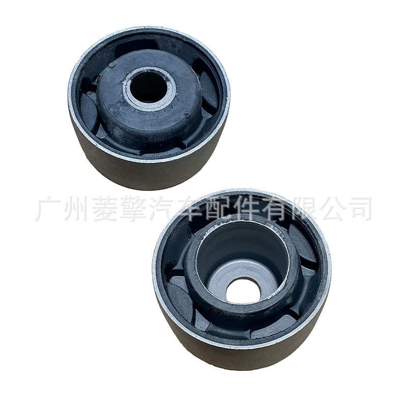 Rear axle bushing MR418671 MR554076 for Mitsubishi Pajero Montero V73W V93W