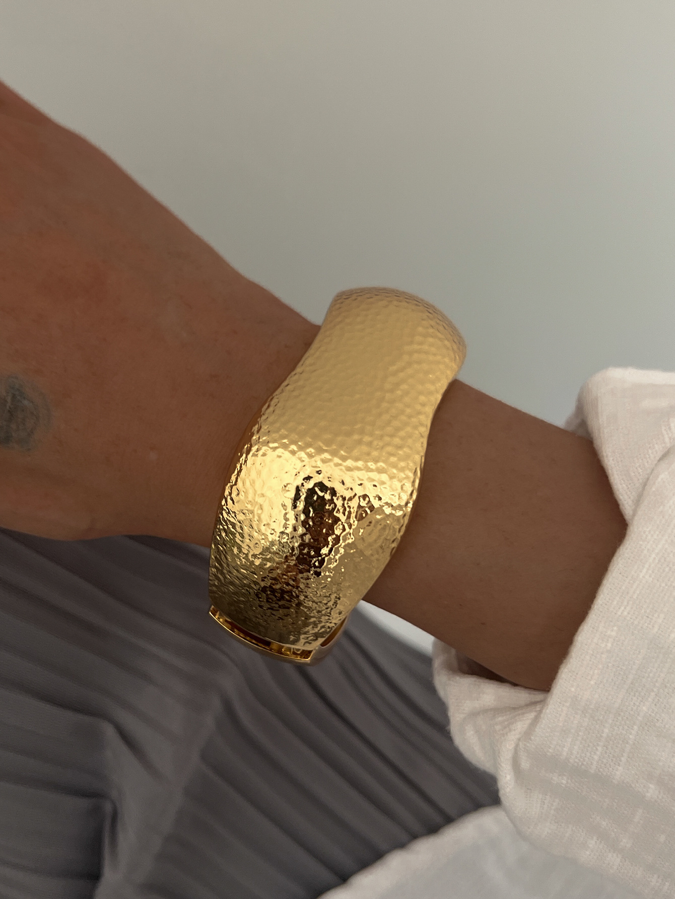 35g Weight Bangle Classification Alloy Chain Material 1 Piece Quantity Daily Occasion Alloy Material Irregular, Solid Color Pattern All Seasons Season Women's Gender Hip-Hop, Exaggerated, Simple Style Style Hammered, Plating Craft Hip-Hop Exaggerated Simple Style Irregular Solid Color Alloy Bangles Wholesale 11
