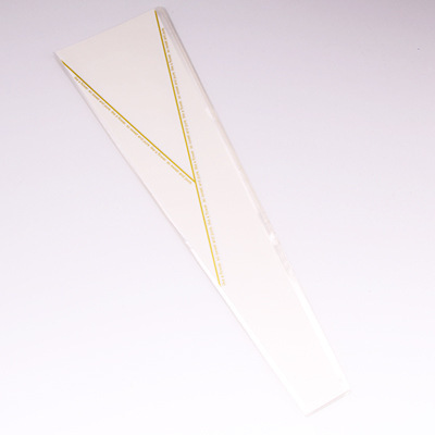 Bolsa de ramo de rosas con hilo dorado mate, bolsa transparente impermeable OPP, suministros para floristería, para el Día de San Valentín chino, con diseño de triángulo dorado y flor individual.