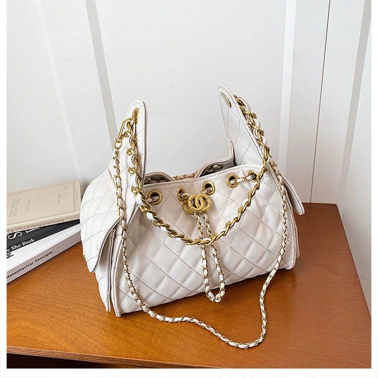 One-shoulder bag, quilted diamond pattern, chain strap, 26×14×20 cm