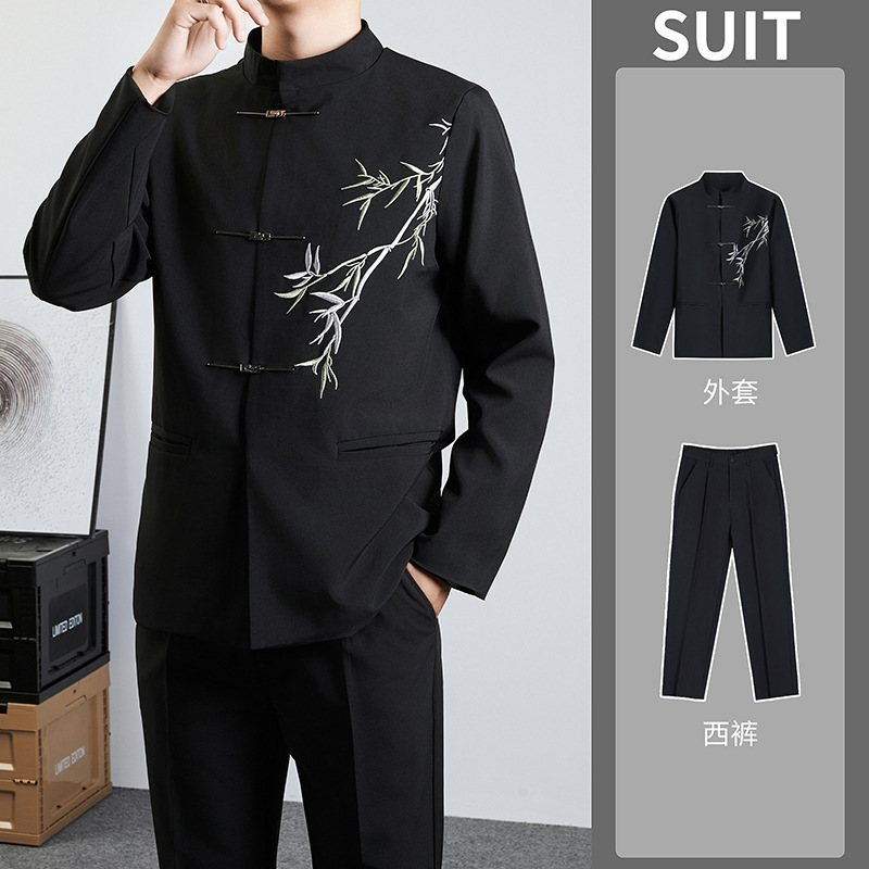 Black jacket + black pants (green leaf style)