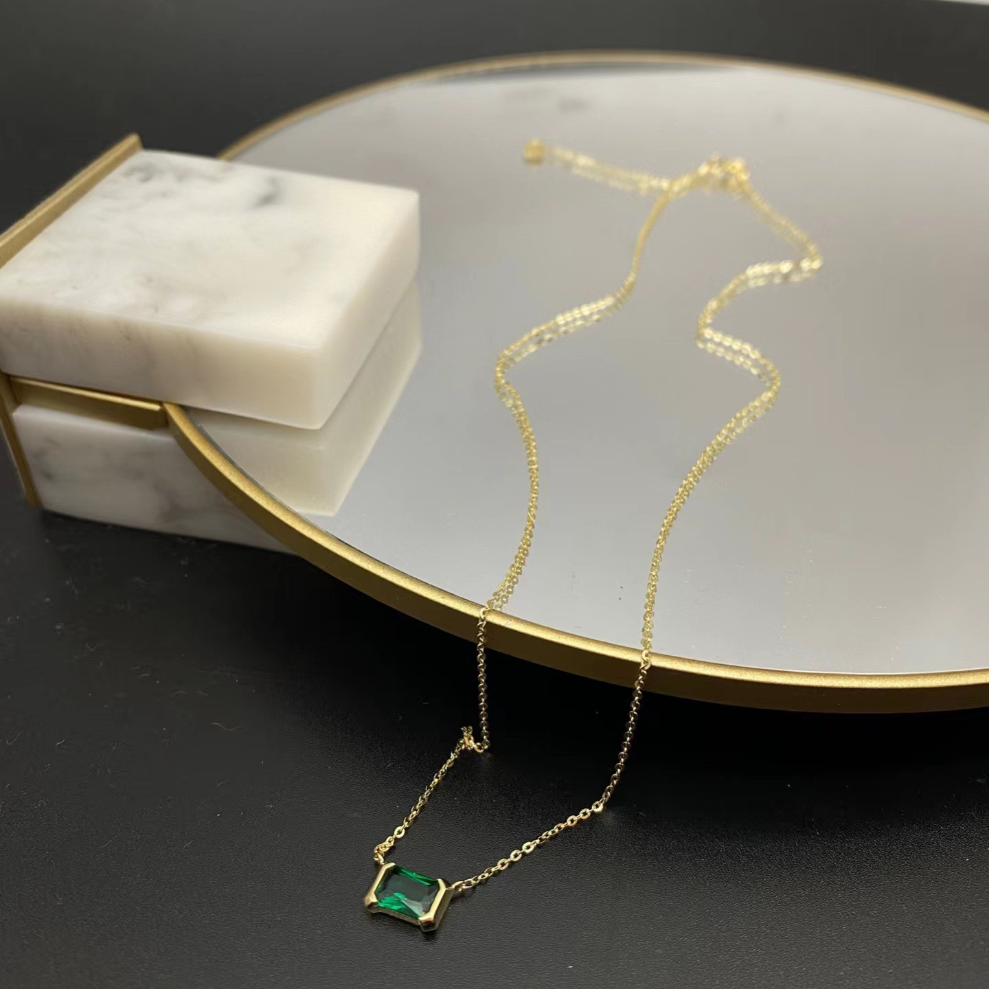 Title 1, Colar de luxo com pingente de esmeralda verde s...