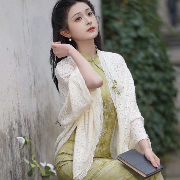 Knitted cloak