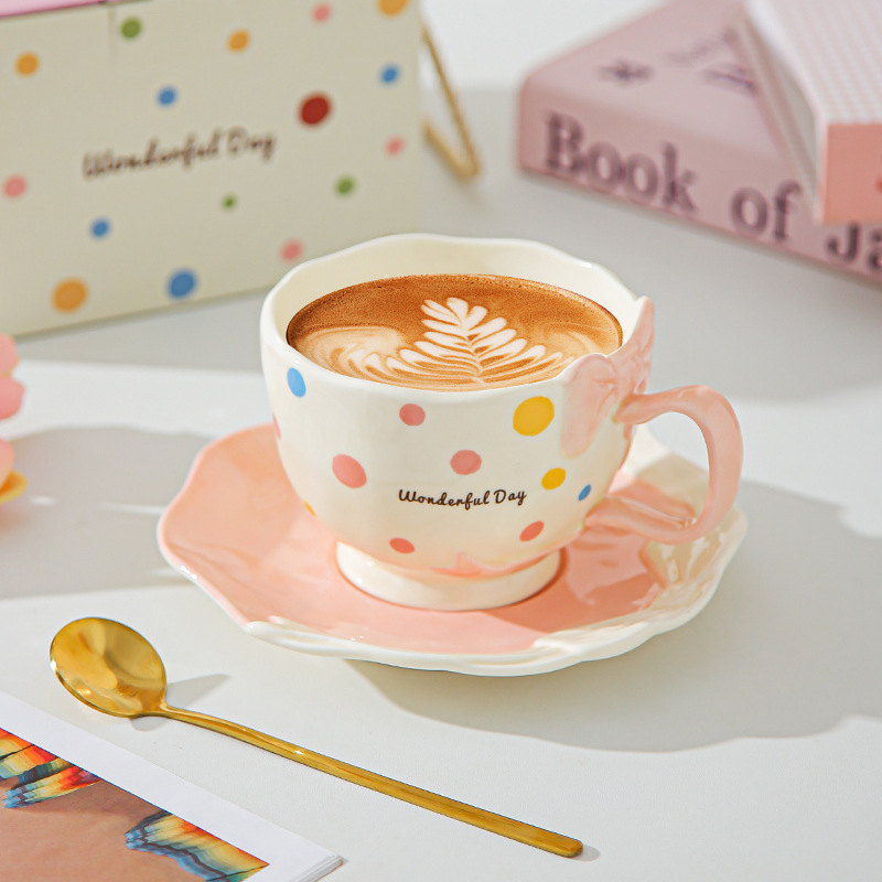 Taza de café de cerámica de lujo ligera británica, taza de café de la tarde doméstica, taza de café de estilo europeo, pequeño conjunto de tazas de café de Phnom Penh, regalos para chicas