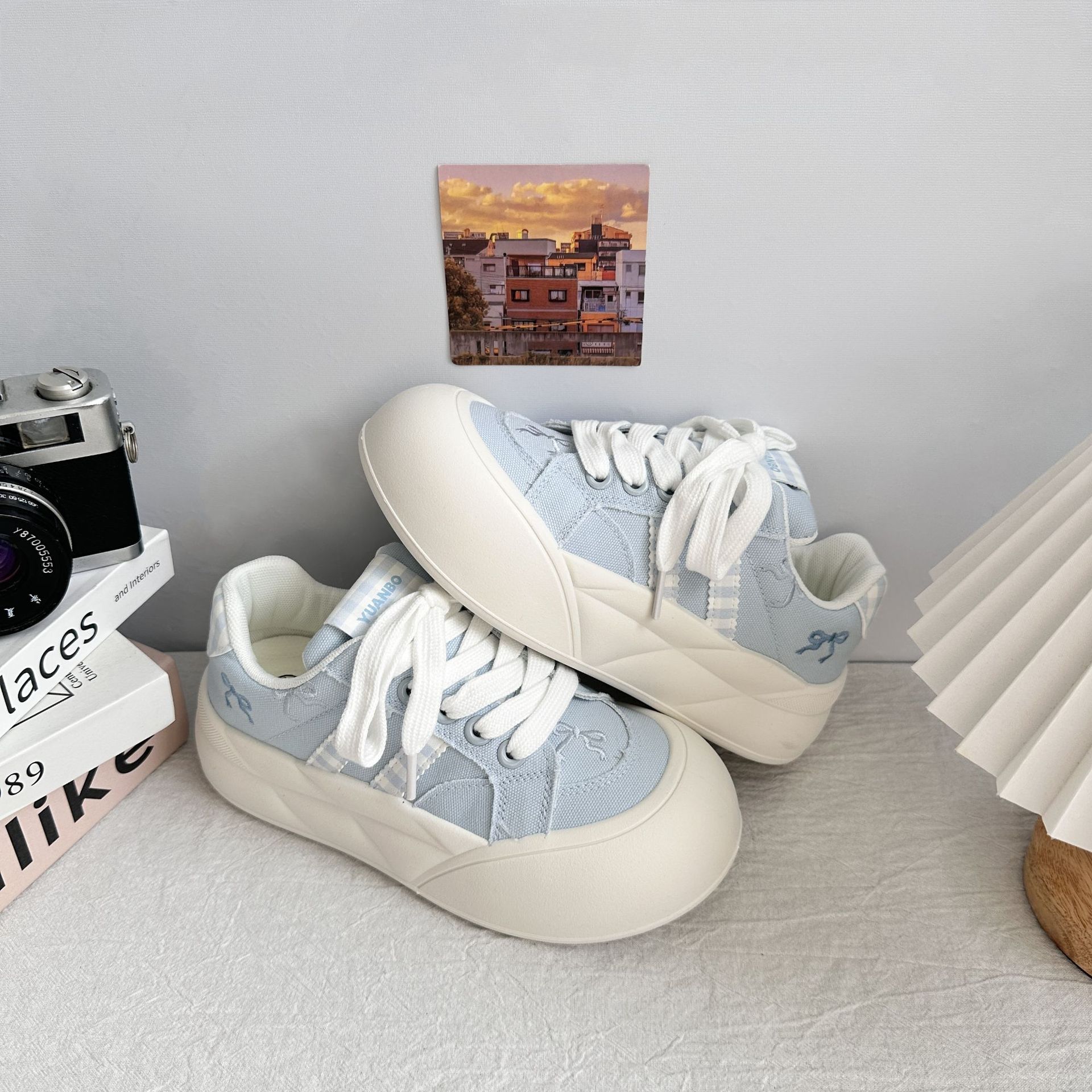Zapatos de pan chic de onda lejana, zapatillas de nicho de moda, zapatos blancos de nuevo estilo para mujer 2025, zapatos casuales image 8